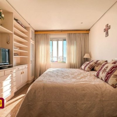 Apartamentos com 381m², 4 quartos (sendo 2 suítes), 3 garagens, no bairro Agronômica em Florianópolis
