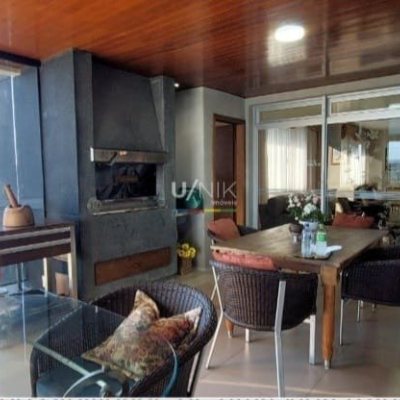 Apartamentos com 381m², 4 quartos (sendo 2 suítes), 3 garagens, no bairro Agronômica em Florianópolis