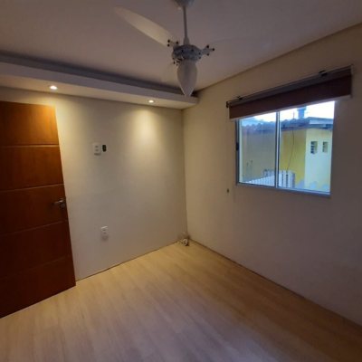 Casa Residencial/Comercial com 325m², 3 garagens, no bairro MORRO DAS PEDRAS em Florianópolis