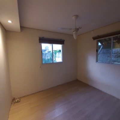 Casa Residencial/Comercial com 325m², 3 garagens, no bairro MORRO DAS PEDRAS em Florianópolis