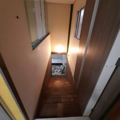 Casa Residencial/Comercial com 325m², 3 garagens, no bairro MORRO DAS PEDRAS em Florianópolis