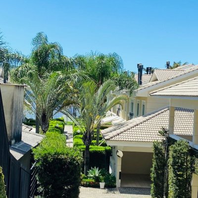 Casa em Condomínio com 175m², 3 quartos, 3 suítes, 3 garagens, no bairro Lagoa Da Conceição em Florianópolis