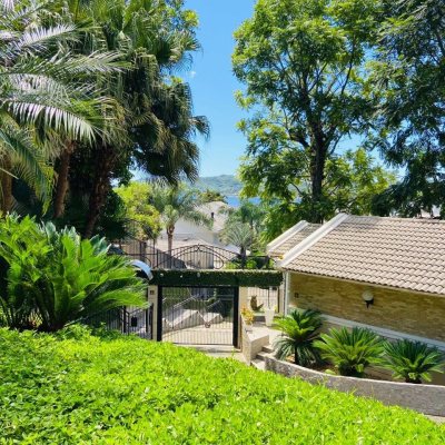 Casa em Condomínio com 175m², 3 quartos, 3 suítes, 3 garagens, no bairro Lagoa Da Conceição em Florianópolis