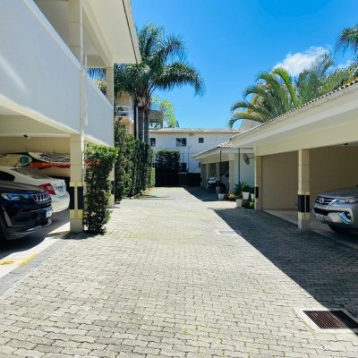 Casa em Condomínio com 175m², 3 quartos, 3 suítes, 3 garagens, no bairro Lagoa Da Conceição em Florianópolis