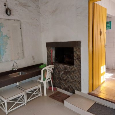 Casa Residencial com 233m², 7 quartos, 1 suíte, 2 garagens, no bairro Ponta Das Canas em Florianópolis