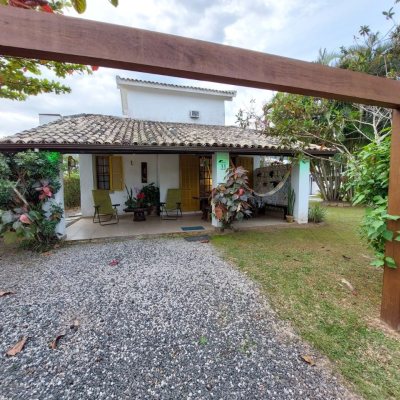 Casa Residencial com 233m², 7 quartos, 1 suíte, 2 garagens, no bairro Ponta Das Canas em Florianópolis