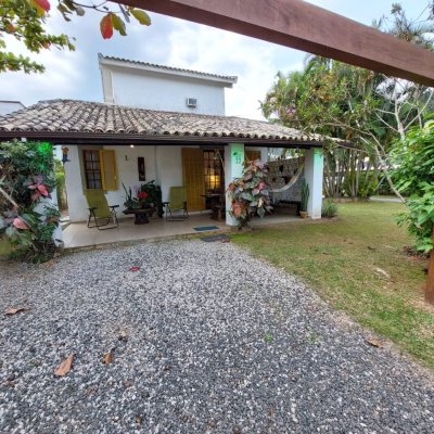 Casa Residencial com 233m², 7 quartos, 1 suíte, 2 garagens, no bairro Ponta Das Canas em Florianópolis