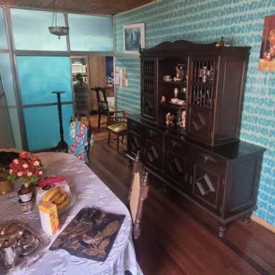 Casa Residencial com 214m², 4 quartos, 1 suíte, 3 garagens, no bairro Balneário em Florianópolis