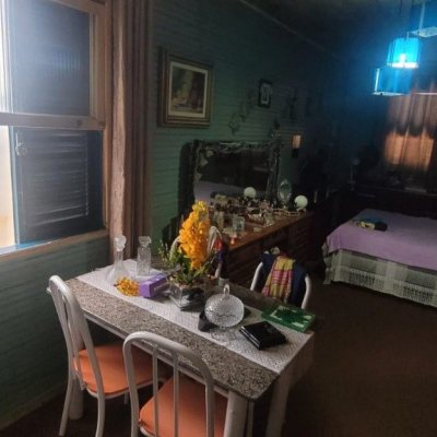 Casa Residencial com 214m², 4 quartos, 1 suíte, 3 garagens, no bairro Balneário em Florianópolis