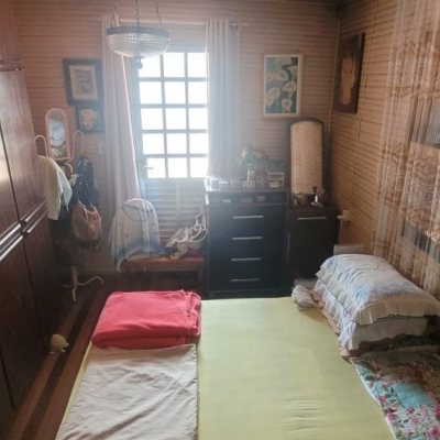 Casa Residencial com 214m², 4 quartos, 1 suíte, 3 garagens, no bairro Balneário em Florianópolis