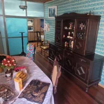 Casa Residencial com 214m², 4 quartos, 1 suíte, 3 garagens, no bairro Balneário em Florianópolis