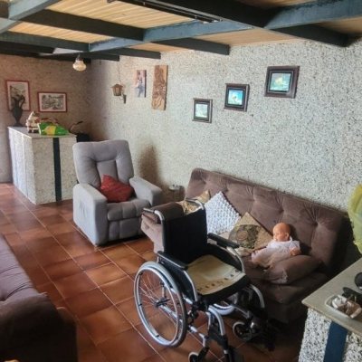 Casa Residencial com 214m², 4 quartos, 1 suíte, 3 garagens, no bairro Balneário em Florianópolis