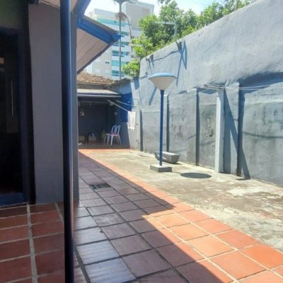 Casa Residencial com 214m², 4 quartos, 1 suíte, 3 garagens, no bairro Balneário em Florianópolis