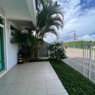 Casa Residencial com 433m², 10 quartos, 1 suíte, 7 garagens, no bairro Canasvieiras em Florianópolis