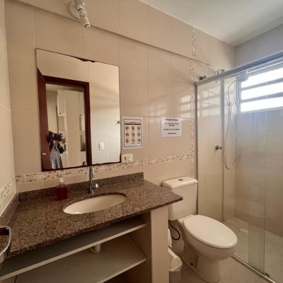 Casa Residencial com 433m², 10 quartos, 1 suíte, 7 garagens, no bairro Canasvieiras em Florianópolis