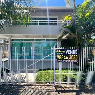 Casa Residencial com 433m², 10 quartos, 1 suíte, 7 garagens, no bairro Canasvieiras em Florianópolis