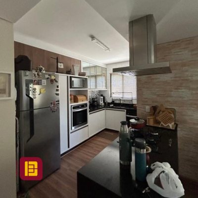 Apartamentos com 151m², 3 quartos, 1 suíte, 1 garagem, no bairro Estreito em Florianópolis