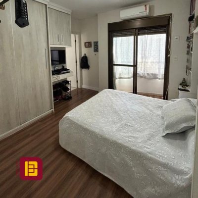 Apartamentos com 151m², 3 quartos, 1 suíte, 1 garagem, no bairro Estreito em Florianópolis
