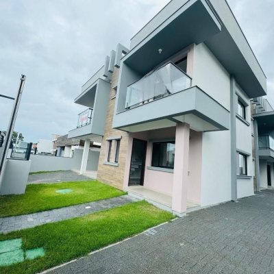 Casa Residencial com 142m², 3 quartos, 1 suíte, 2 garagens, no bairro Campeche II em Florianópolis