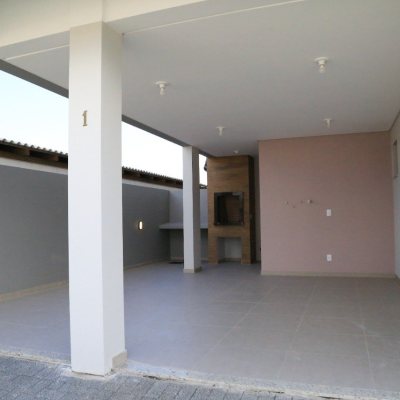 Casa Residencial com 142m², 3 quartos, 1 suíte, 2 garagens, no bairro Campeche II em Florianópolis