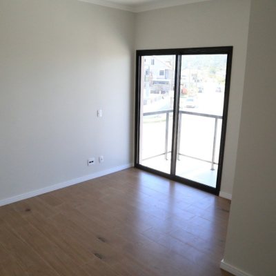 Casa Residencial com 142m², 3 quartos, 1 suíte, 2 garagens, no bairro Campeche II em Florianópolis