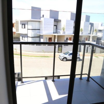 Casa Residencial com 142m², 3 quartos, 1 suíte, 2 garagens, no bairro Campeche II em Florianópolis