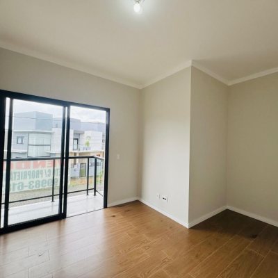 Casa Residencial com 142m², 3 quartos, 1 suíte, 2 garagens, no bairro Campeche II em Florianópolis