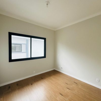 Casa Residencial com 142m², 3 quartos, 1 suíte, 2 garagens, no bairro Campeche II em Florianópolis