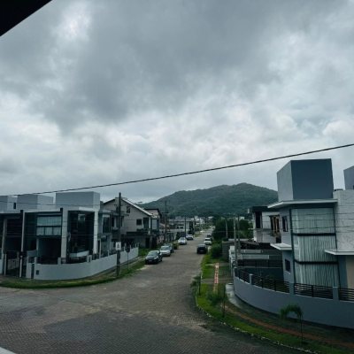 Casa Residencial com 142m², 3 quartos, 1 suíte, 2 garagens, no bairro Campeche II em Florianópolis