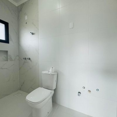 Casa Residencial com 142m², 3 quartos, 1 suíte, 2 garagens, no bairro Campeche II em Florianópolis