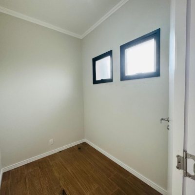 Casa Residencial com 142m², 3 quartos, 1 suíte, 2 garagens, no bairro Campeche II em Florianópolis