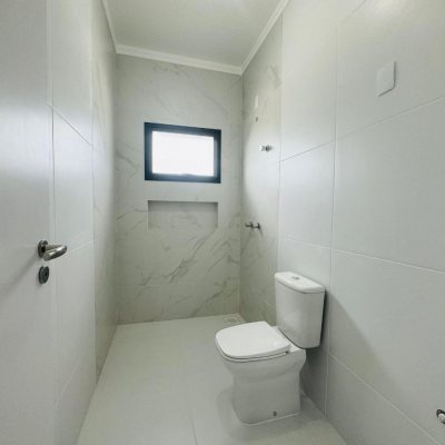 Casa Residencial com 142m², 3 quartos, 1 suíte, 2 garagens, no bairro Campeche II em Florianópolis