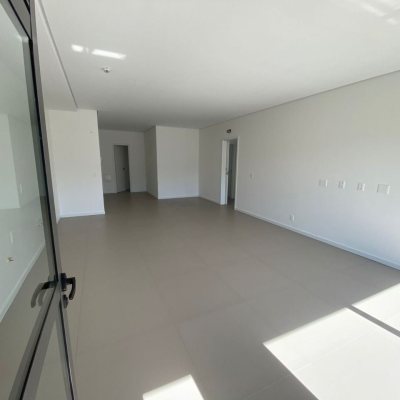Apartamentos com 116m², 3 quartos, 3 suítes, 2 garagens, no bairro Morro Das Pedras em Florianópolis