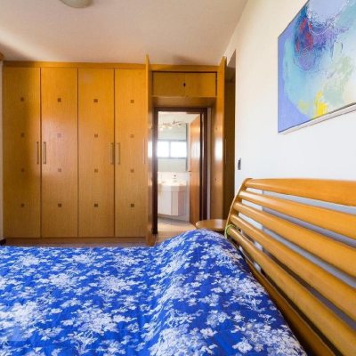 Casa Residencial com 323m², 5 quartos, 3 suítes, 2 garagens, no bairro Parque São Jorge em Florianópolis