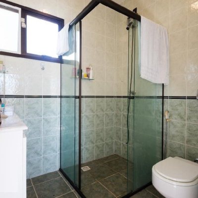 Casa Residencial com 323m², 5 quartos, 3 suítes, 2 garagens, no bairro Parque São Jorge em Florianópolis