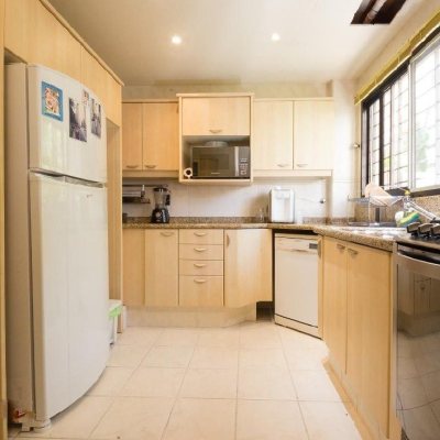 Casa Residencial com 323m², 5 quartos, 3 suítes, 2 garagens, no bairro Parque São Jorge em Florianópolis