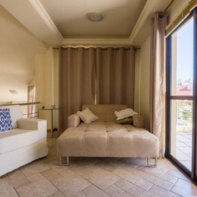 Casa Residencial com 323m², 5 quartos, 3 suítes, 2 garagens, no bairro Parque São Jorge em Florianópolis