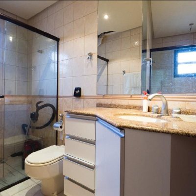 Casa Residencial com 323m², 5 quartos, 3 suítes, 2 garagens, no bairro Parque São Jorge em Florianópolis