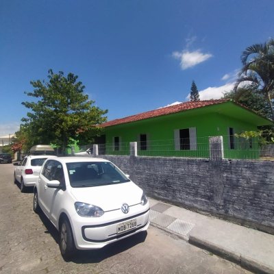 Casa Residencial com 117m², 3 quartos, 3 garagens, no bairro Campeche em Florianópolis