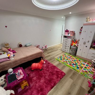 Casa Residencial com 200m², 3 quartos, 2 suítes, 6 garagens, no bairro Serraria em São José