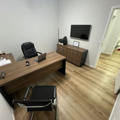 Casa Residencial com 200m², 3 quartos, 2 suítes, 6 garagens, no bairro Serraria em São José