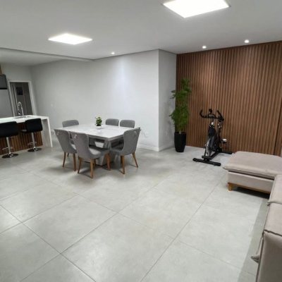 Casa Residencial com 200m², 3 quartos, 2 suítes, 6 garagens, no bairro Serraria em São José