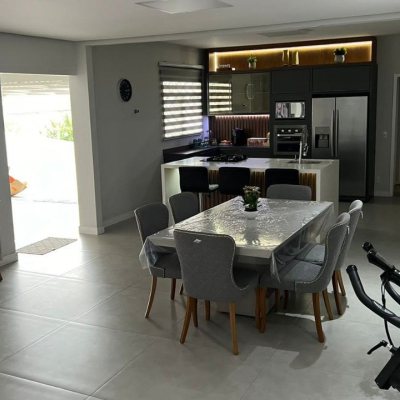 Casa Residencial com 200m², 3 quartos, 2 suítes, 6 garagens, no bairro Serraria em São José