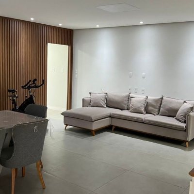 Casa Residencial com 200m², 3 quartos, 2 suítes, 6 garagens, no bairro Serraria em São José