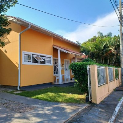 Casa Residencial com 151m², 2 quartos, 2 garagens, no bairro Campeche em Florianópolis