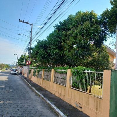 Casa Residencial com 151m², 2 quartos, 2 garagens, no bairro Campeche em Florianópolis