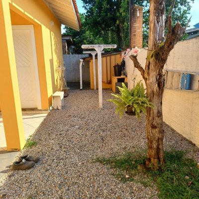 Casa Residencial com 151m², 2 quartos, 2 garagens, no bairro Campeche em Florianópolis