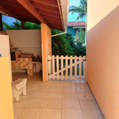 Casa Residencial com 151m², 2 quartos, 2 garagens, no bairro Campeche em Florianópolis