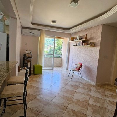 Cobertura com 182m², 3 quartos, 2 suítes, 2 garagens, no bairro Córrego Grande em Florianópolis