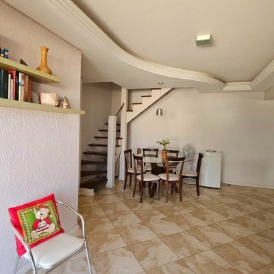 Cobertura com 182m², 3 quartos, 2 suítes, 2 garagens, no bairro Córrego Grande em Florianópolis